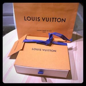 Louis Vuitton wallet box with greeting card